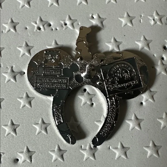 Super Chaser! Hidden Mickey Disney Black and Silver Mickey Mouse Castle Pin - Picture 2 of 2